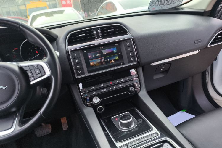 捷豹F-PACE 2018款 2.0T 两驱都市尊享版局部细节16