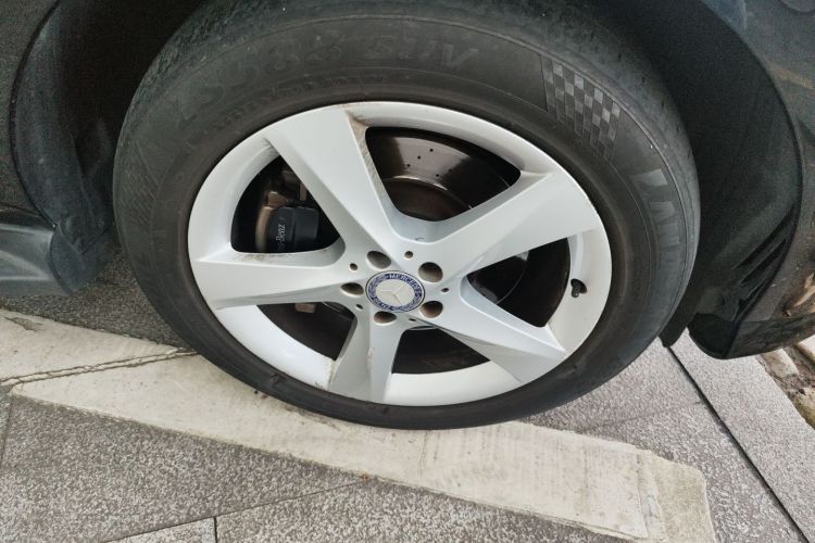 奔驰M级 2014款 ML 400 4MATIC动感型车身外观10