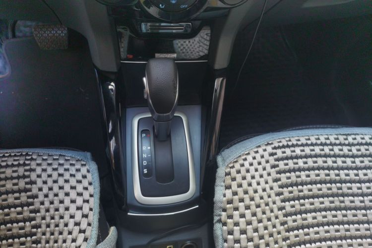 福特 翼搏 2013款 1.5L 自动尊贵型中控内饰18