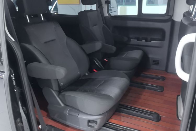 江淮瑞风 瑞风M4 2019款 商旅系列 2.0L 手动商务型 国VI中控内饰21