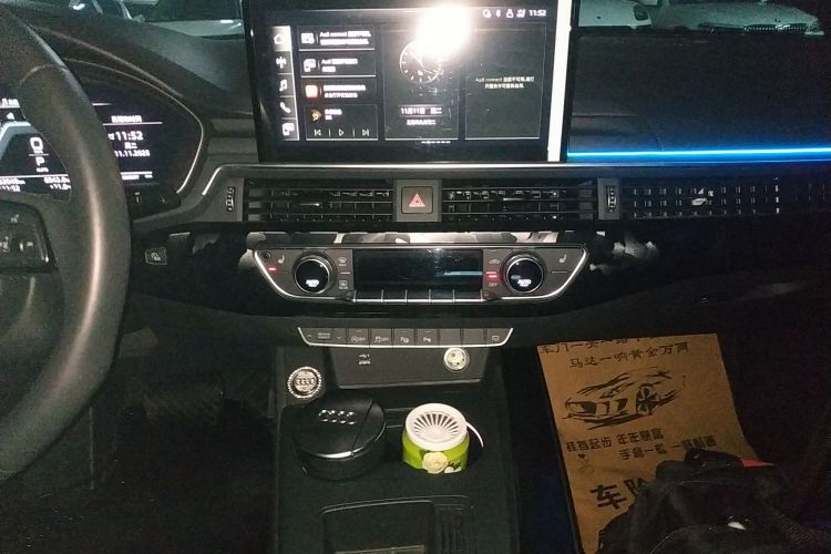 奥迪A4L 2022款 40 TFSI 豪华动感型中控内饰16