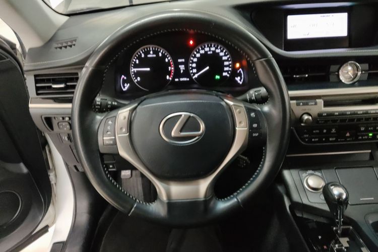 雷克萨斯ES 2013款 250 精英版中控内饰13