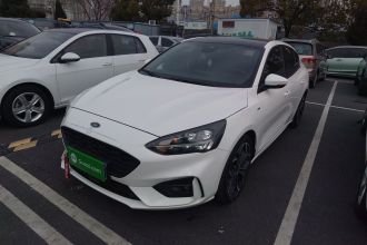 福特 福克斯 2021款 三厢 EcoBoost 180 自动ST Line