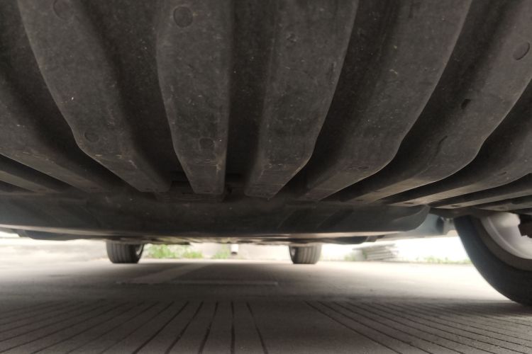 奔驰C级 2020款 C 260 L 运动版局部细节9008