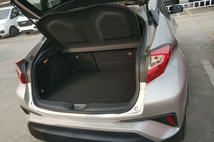 丰田C-HR 2020款 2.0L 领先版局部细节23