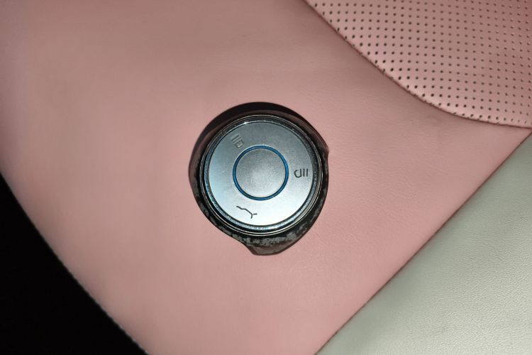 哪吒汽车 哪吒V 2021款 魔女版中控内饰11