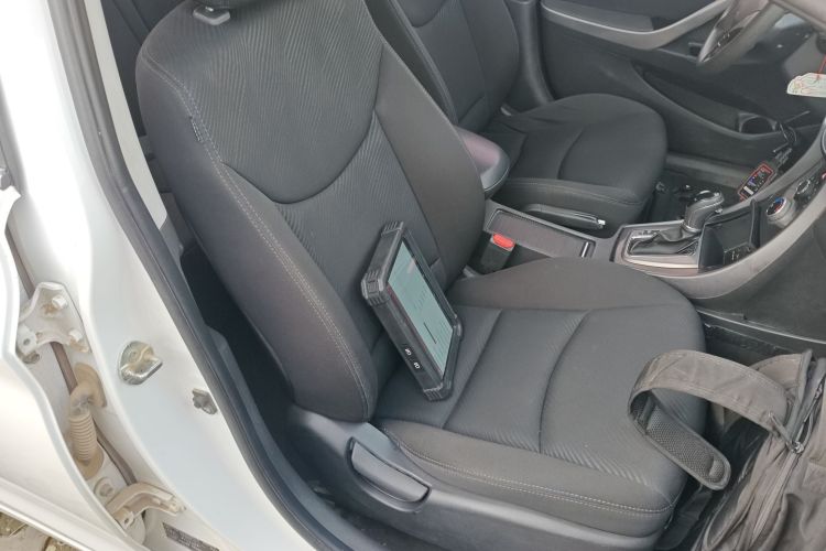 现代 朗动 2013款 1.6L 自动领先型局部细节41