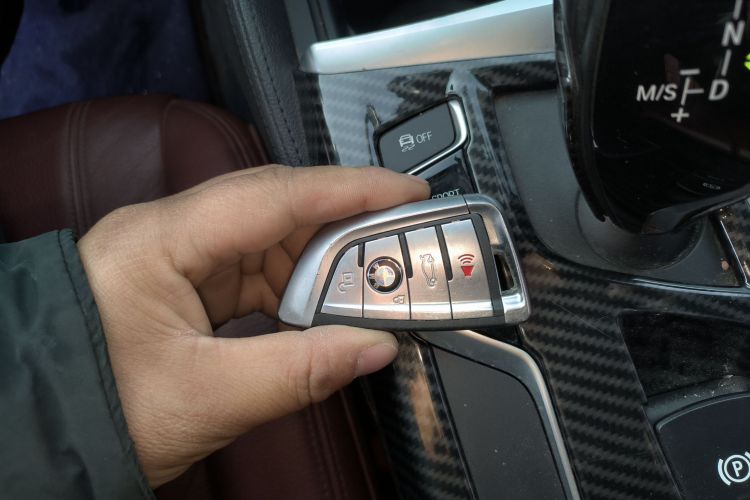 宝马5系 2019款 530Li 领先型 M运动套装中控内饰11