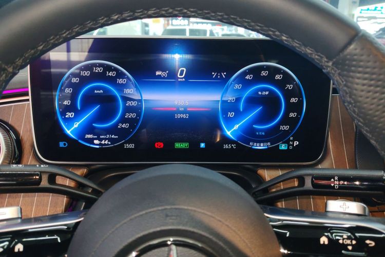 奔驰EQE 2022款 350 先锋版中控内饰14