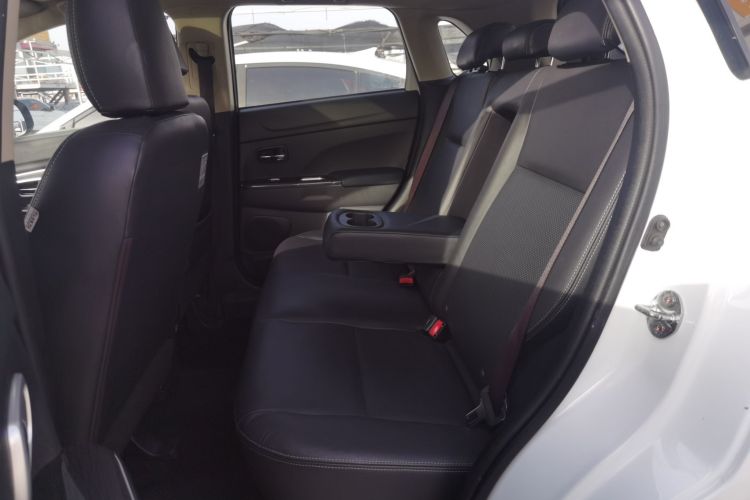 三菱 劲炫ASX 2018款 2.0L CVT两驱尊享版中控内饰21