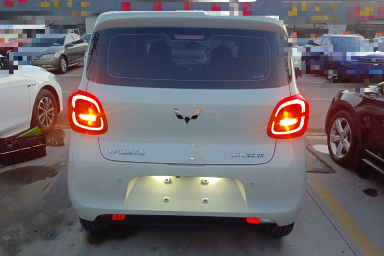 五菱汽车 宏光MINIEV 2025款 四门版 臻享款车身外观6