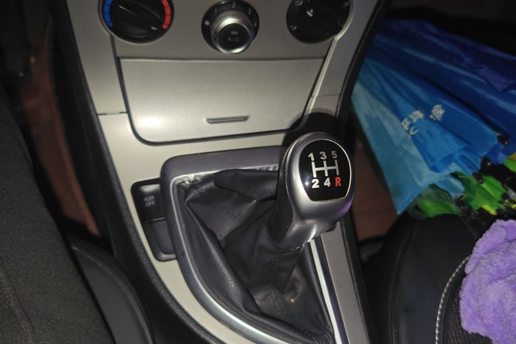 中华H530 2017款 1.6L 手动舒适型中控内饰18