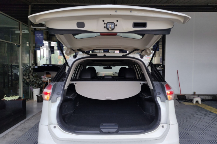 日产 奇骏 2015款 2.0L CVT舒适MAX版 2WD局部细节23