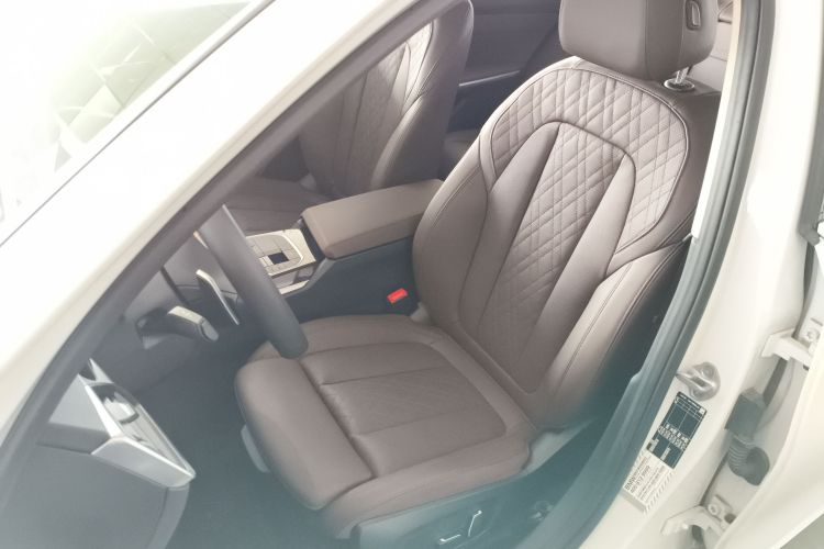 宝马3系 2024款 320Li M运动套装中控内饰19