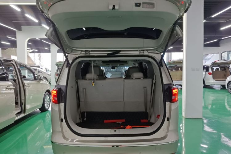 别克GL8 2017款 ES 28T 舒适型 国V机舱底盘23