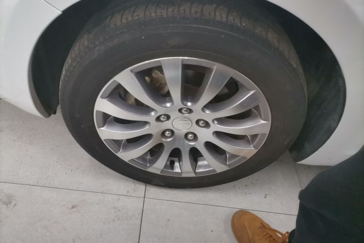 铃木 凯泽西 2011款 2.4L 两驱CVT标准版车身外观6007