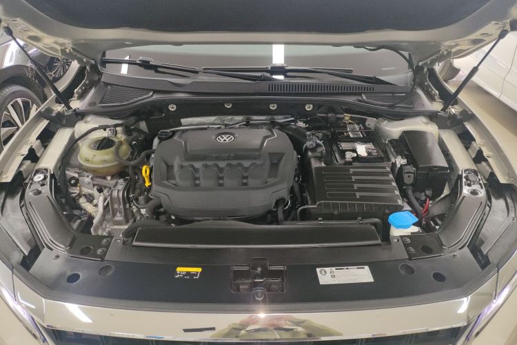 大众 帕萨特 2020款 330TSI 豪华版 国VI机舱底盘24