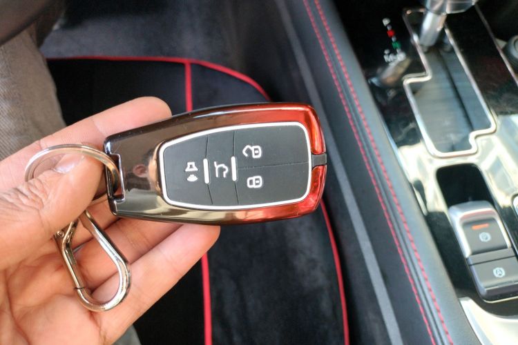 北京越野 北京BJ40 2019款 改款 2.0T 自动四驱城市猎人版尊享型 国V中控内饰7001