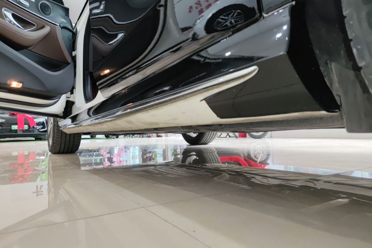 奔驰E级 2020款 E 260 L 运动型局部细节9002
