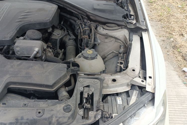 宝马3系 2013款 320i 时尚型局部细节9007