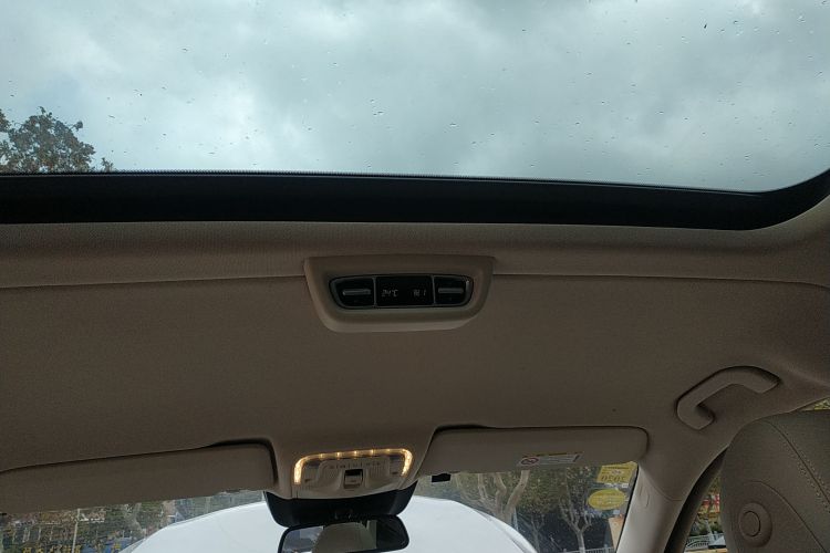 奔驰V级 2016款 V 260 L 尊贵加长版中控内饰22