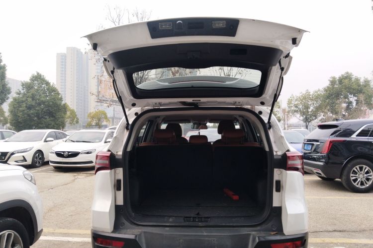 捷途X70M 2021款 1.5T DCT豪华伙伴型 5座机舱底盘23