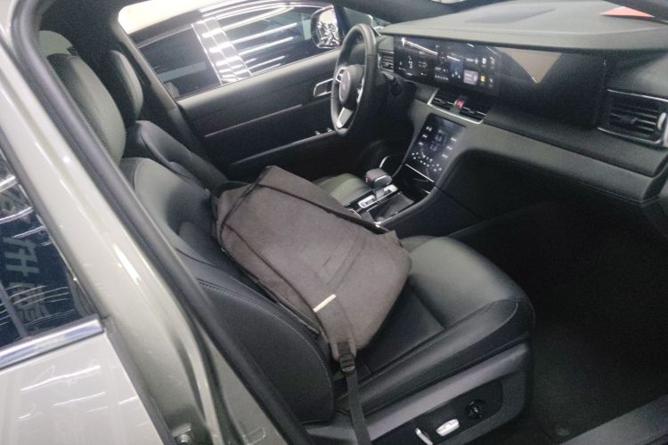 理想汽车 理想ONE 2021款 增程6座版局部细节41