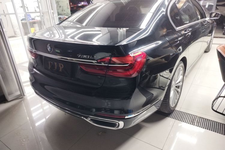 宝马7系 2018款 730Li 领先型 卓越套装车身外观9