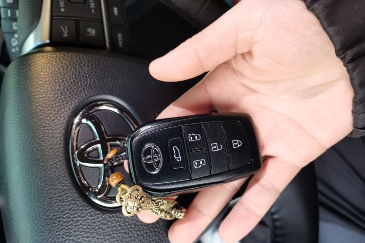 丰田 赛那SIENNA 2024款 2.5L混动 四驱尊贵版中控内饰11