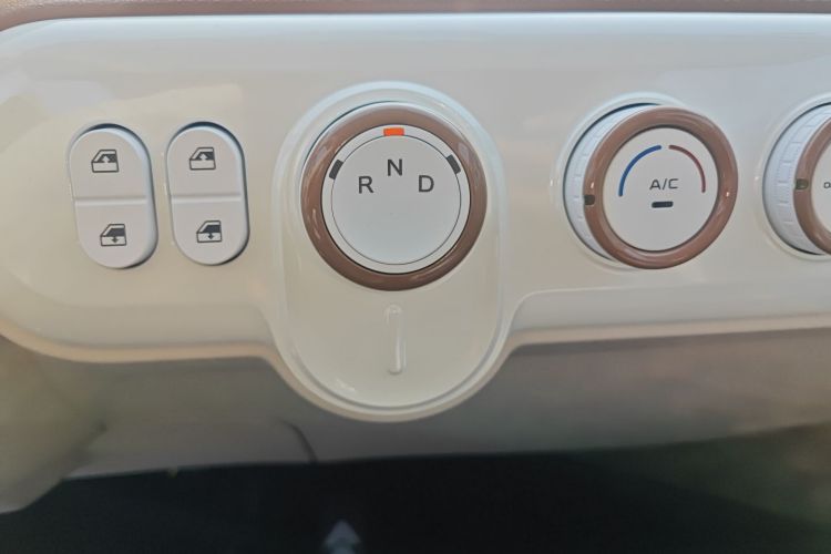 奔腾小马 2026款 222km 炫彩马中控内饰18