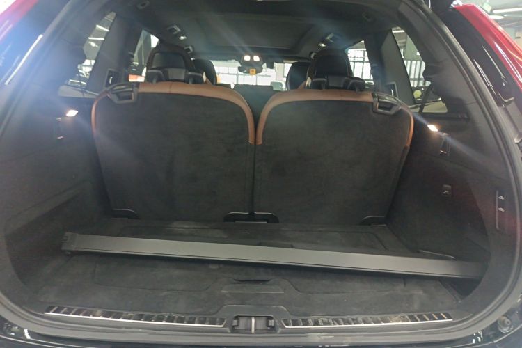 沃尔沃XC90新能源 2022款 改款 E驱混动 T8 智尊豪华版 7座机舱底盘23