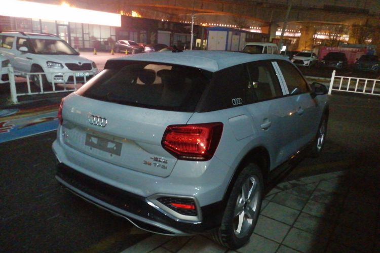 奥迪Q2L 2022款 35 TFSI 进取致雅型车身外观7