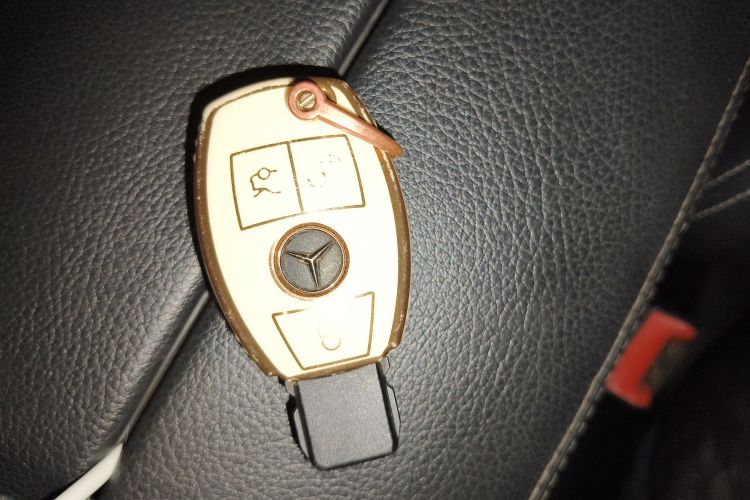 奔驰C级 2017款 改款 C 200 L 运动版中控内饰7001