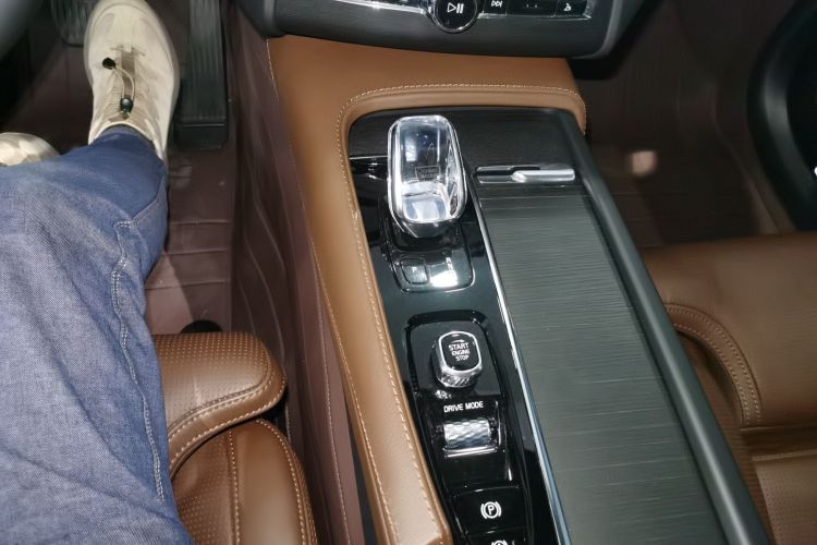 沃尔沃XC90新能源 2021款 E驱混动 T8 智尊豪华版 7座中控内饰18
