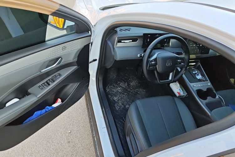 比亚迪 秦PLUS 2025款 DM-i 智驾版 128KM进取型中控内饰20