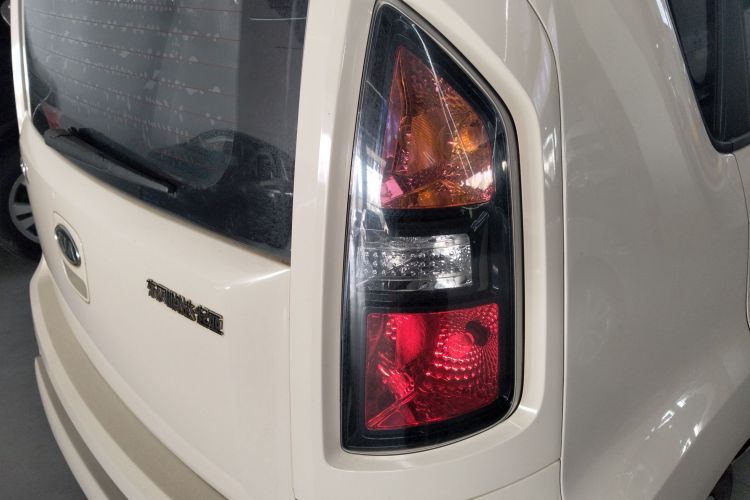 起亚 秀尔 2013款 1.6L AT GL车身外观9