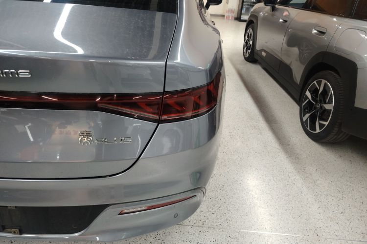 比亚迪 秦PLUS 2021款 EV 500KM 尊贵型车身外观9