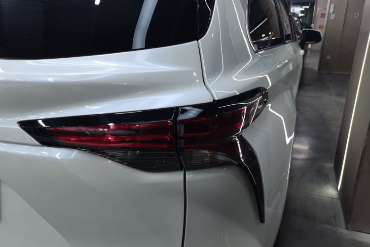 丰田 赛那SIENNA 2024款 2.5L混动 四驱尊贵版车身外观9