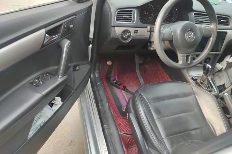 大众 朗逸 2013款 改款经典 1.6L 自动舒适版中控内饰20