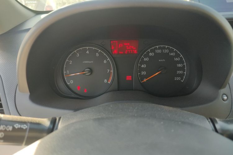 现代 瑞纳 2014款 1.4L 自动智能型GLS中控内饰14