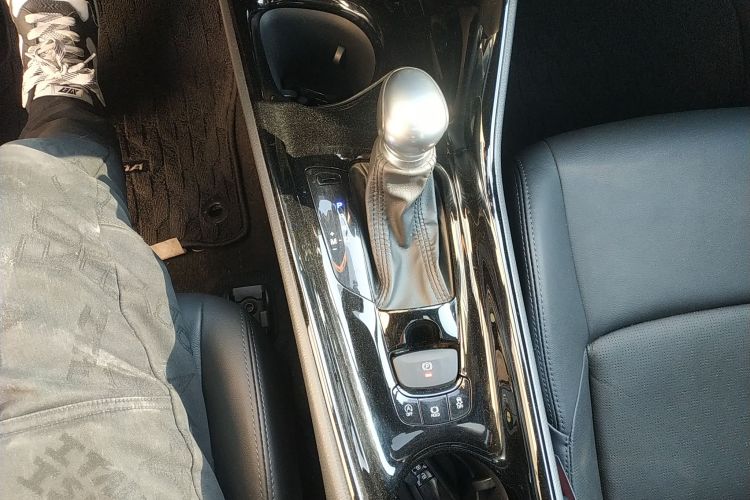 丰田 奕泽IZOA 2020款 2.0L 奕驰版局部细节18