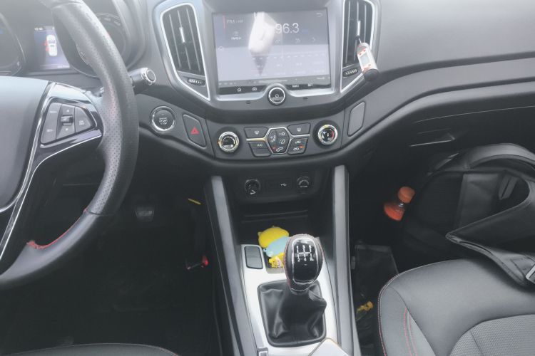 奇瑞 瑞虎5 2017款 1.5T 手动舒适版中控内饰16