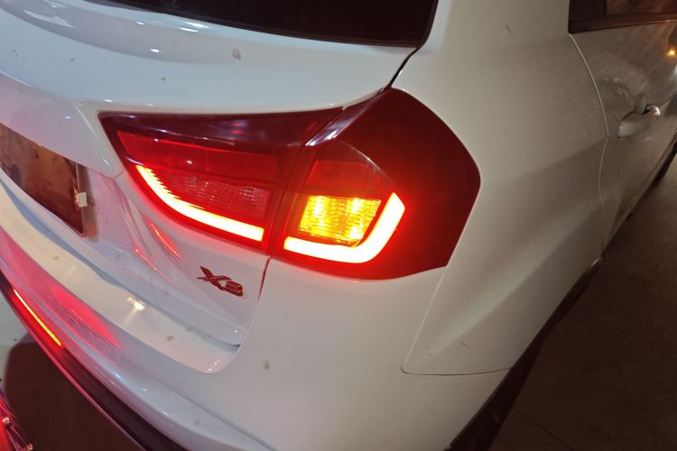 吉利汽车 远景X3 2019款 升级版 1.5L 手动精英型车身外观9