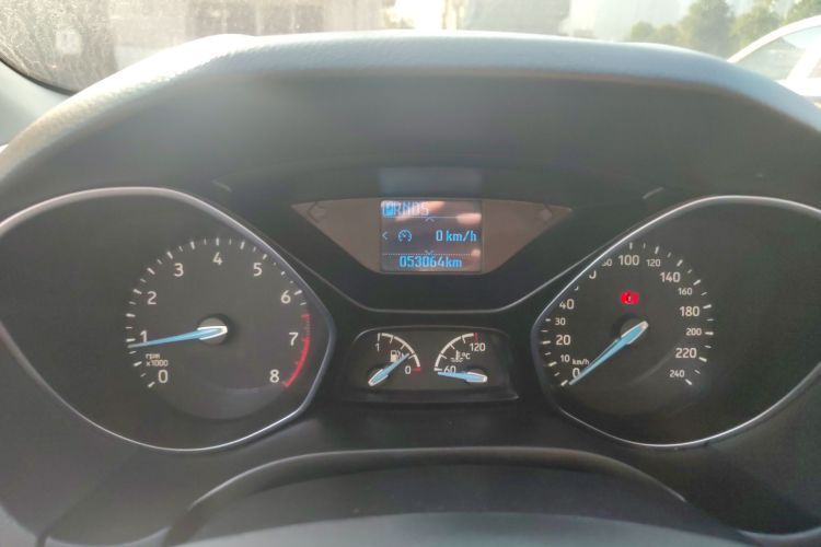 福特 福克斯 2015款 三厢 1.6L 自动风尚型中控内饰14