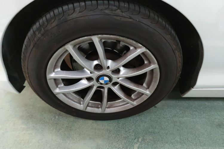 宝马1系(进口) 2015款 118i 领先型车身外观6007