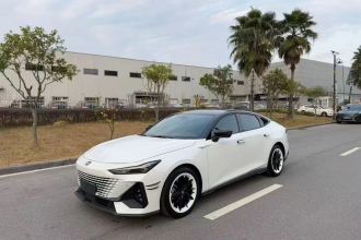 长安UNI-V 2023款 1.5T 尊贵型