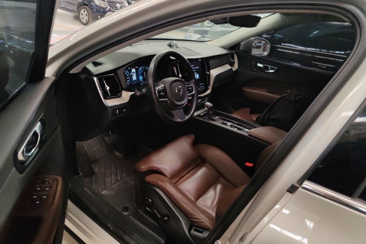 沃尔沃XC60 2020款 T5 四驱智远豪华版中控内饰19