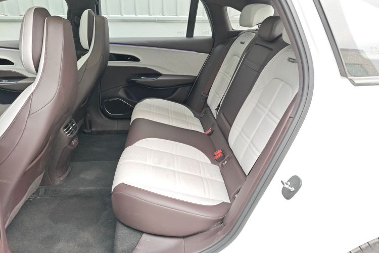 红旗EH7 2024款 690 Pro中控内饰7004