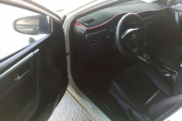 丰田 雷凌 2014款 1.6G CVT精英版中控内饰20