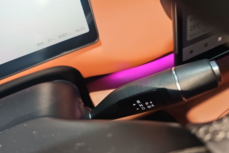 零跑汽车 零跑C16 2024款 增程 200激光雷达版中控内饰18